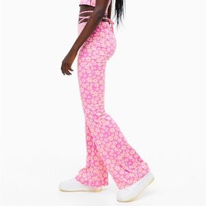 70’s floral flares 🪩🌸✨